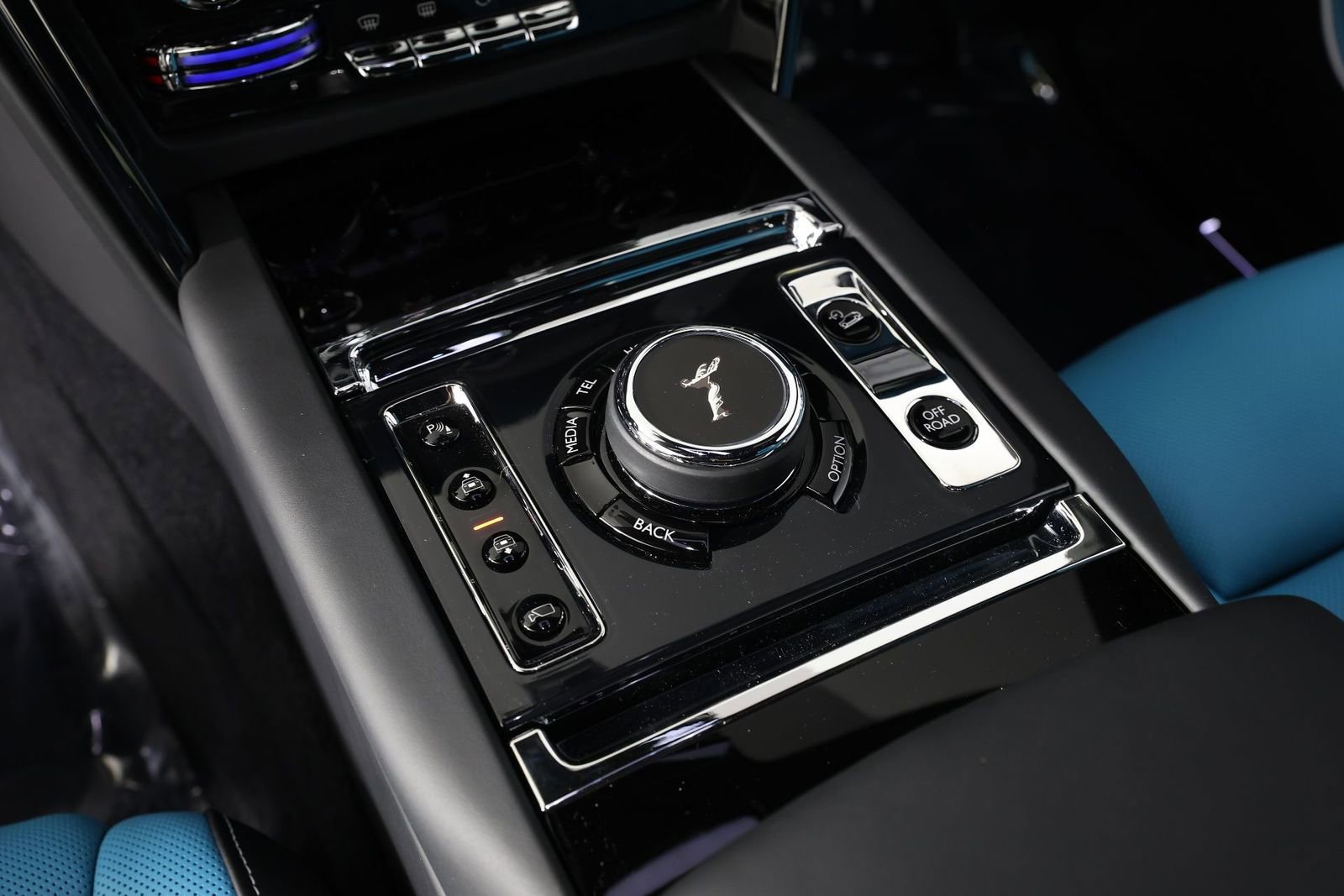 New 2026 Rolls-Royce Cullinan Black Badge image 18