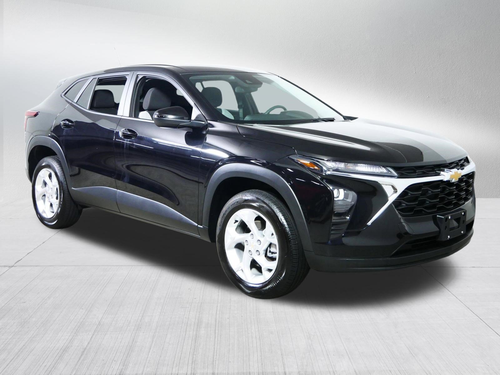 Used 2025 Chevrolet Trax LS w/ LS Convenience Package FWD image 1