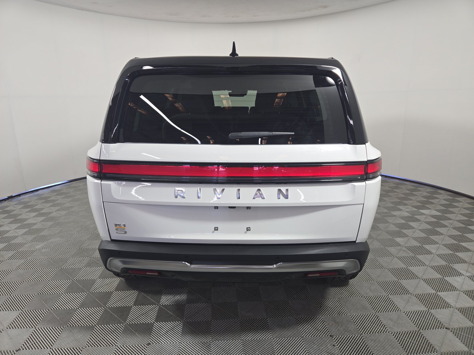 Used 2023 Rivian R1S Adventure AWD/4WD image 38