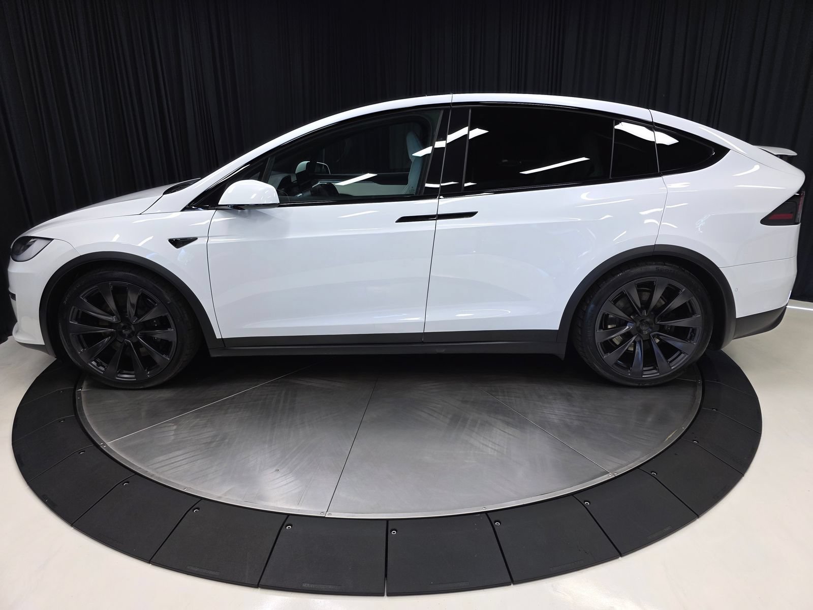 Used 2022 Tesla Model X Plaid AWD/4WD image 13