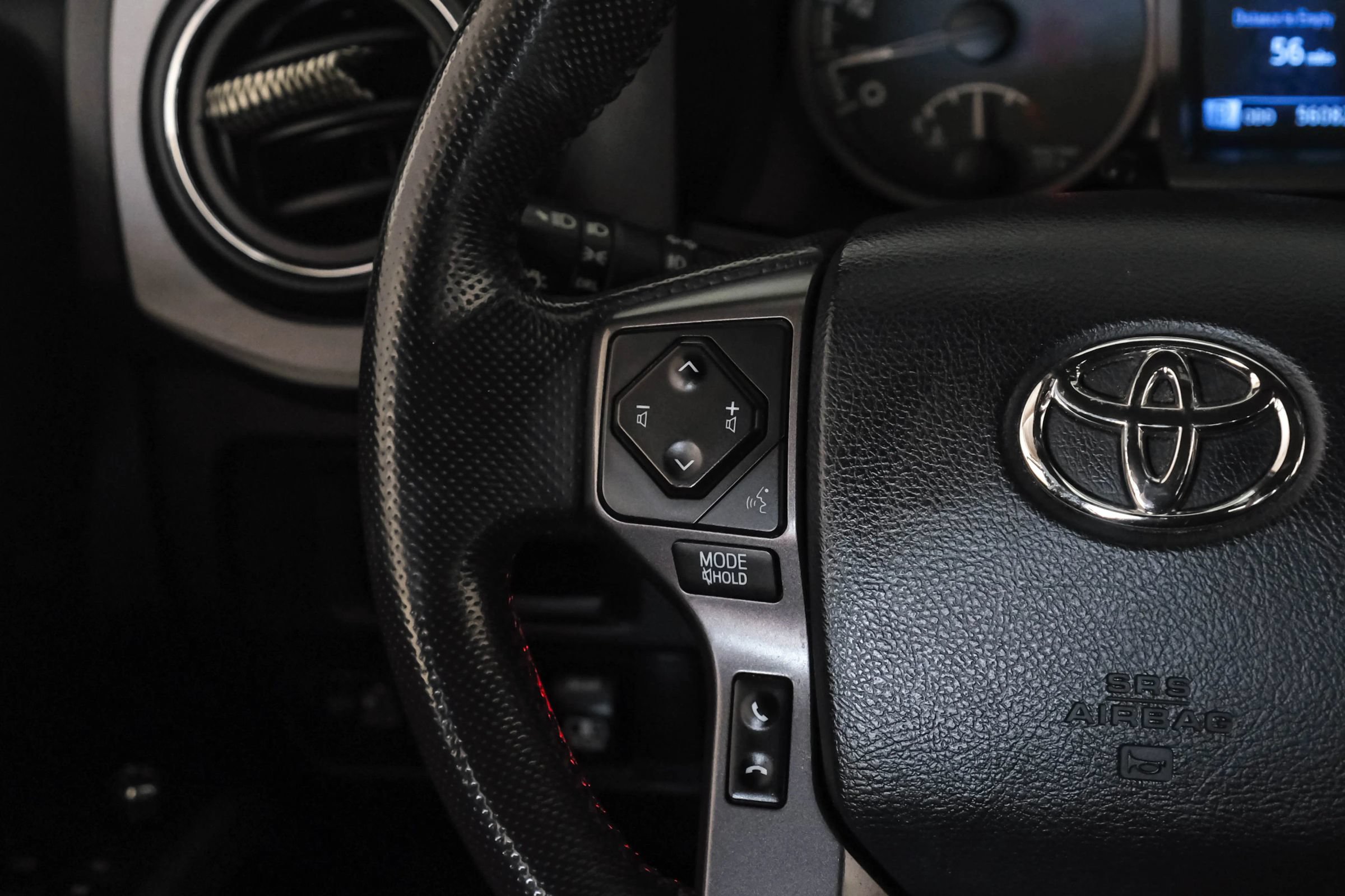 Used 2017 Toyota Tacoma TRD Sport w/ Tow Package RWD image 13