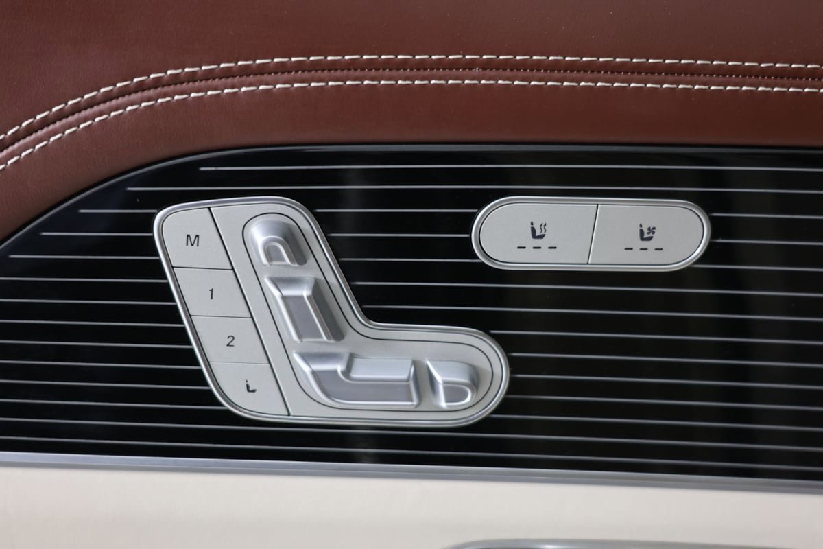 Used 2023 Mercedes-Benz Maybach GLS 600 4MATIC image 34