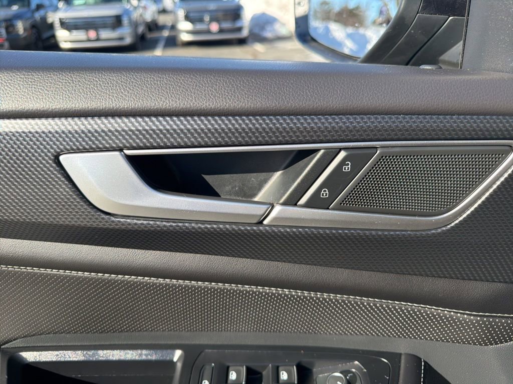 Used 2025 Volkswagen Atlas Cross Sport SEL R-Line image 14