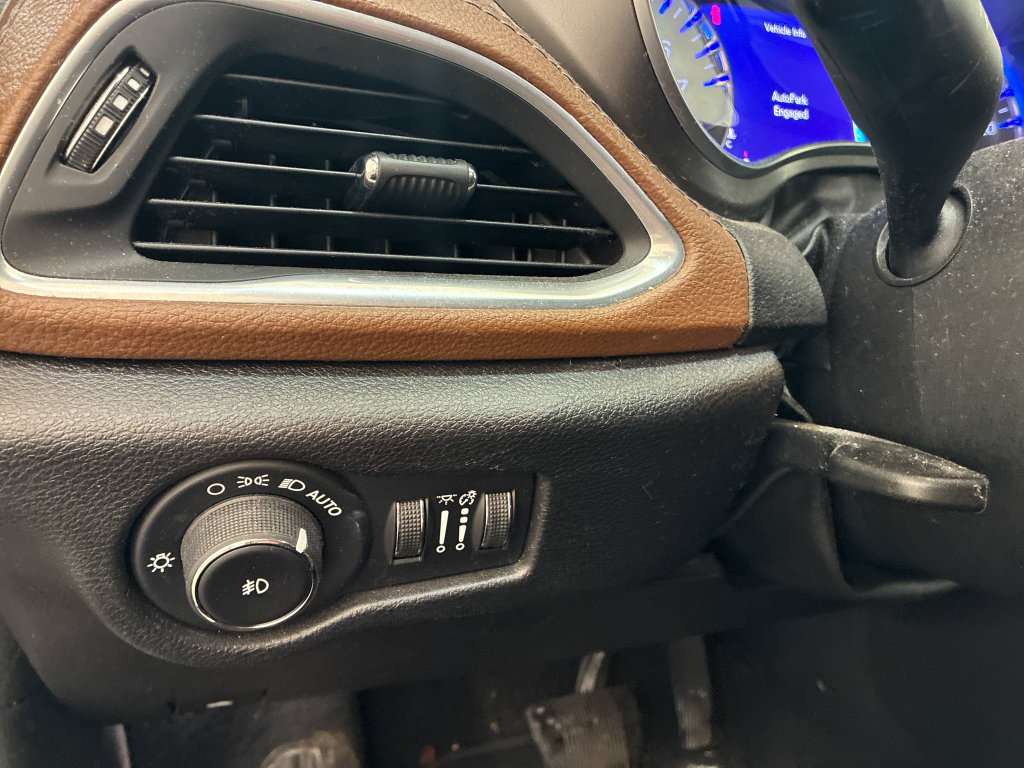 Used 2019 Chrysler Pacifica Limited FWD image 20