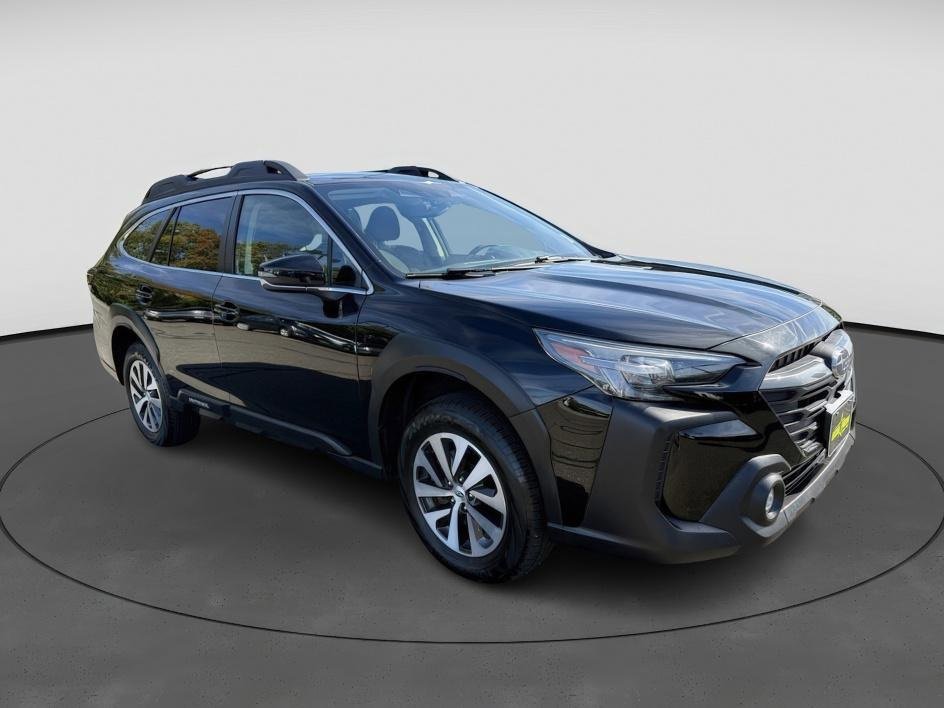 Used 2023 Subaru Outback Premium image 5
