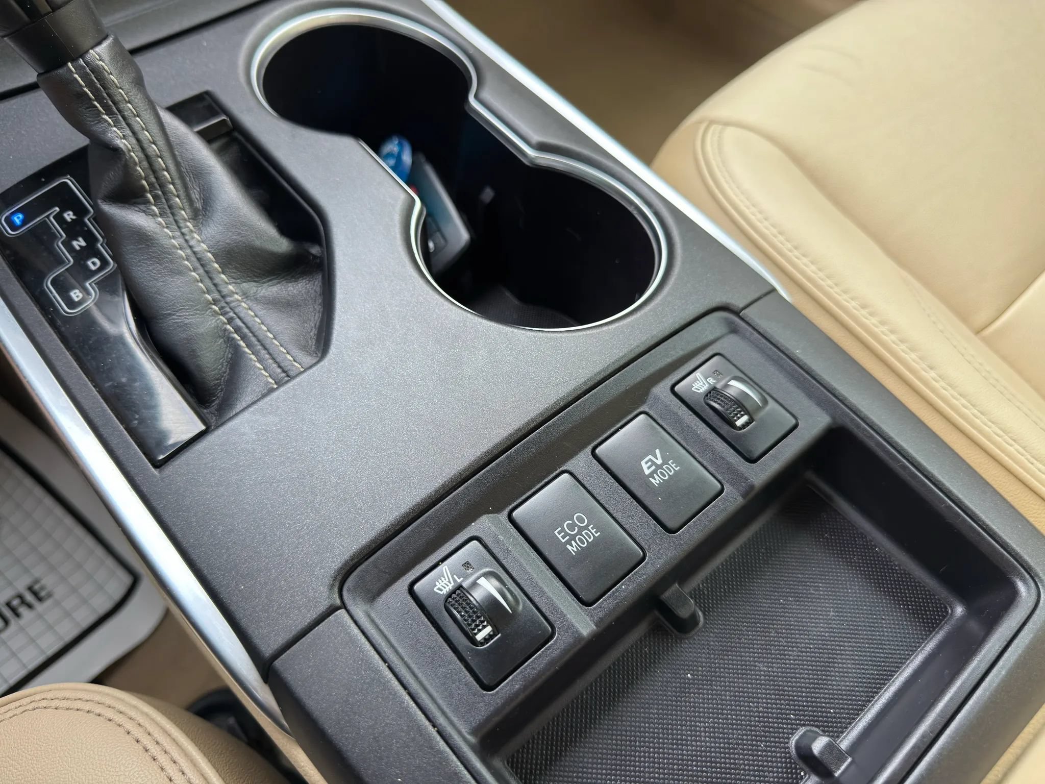 Used 2017 Toyota Camry XLE w/ Moonroof Package FWD image 23