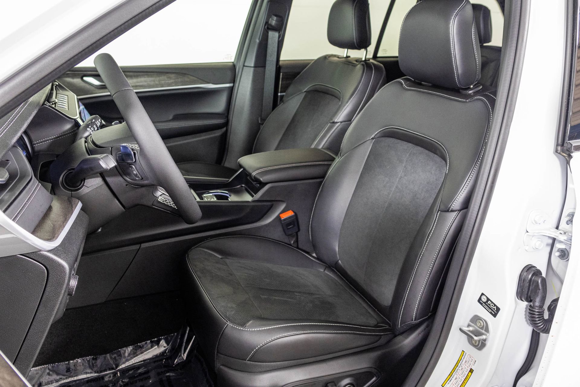 New 2026 Jeep Grand Cherokee Altitude image 21