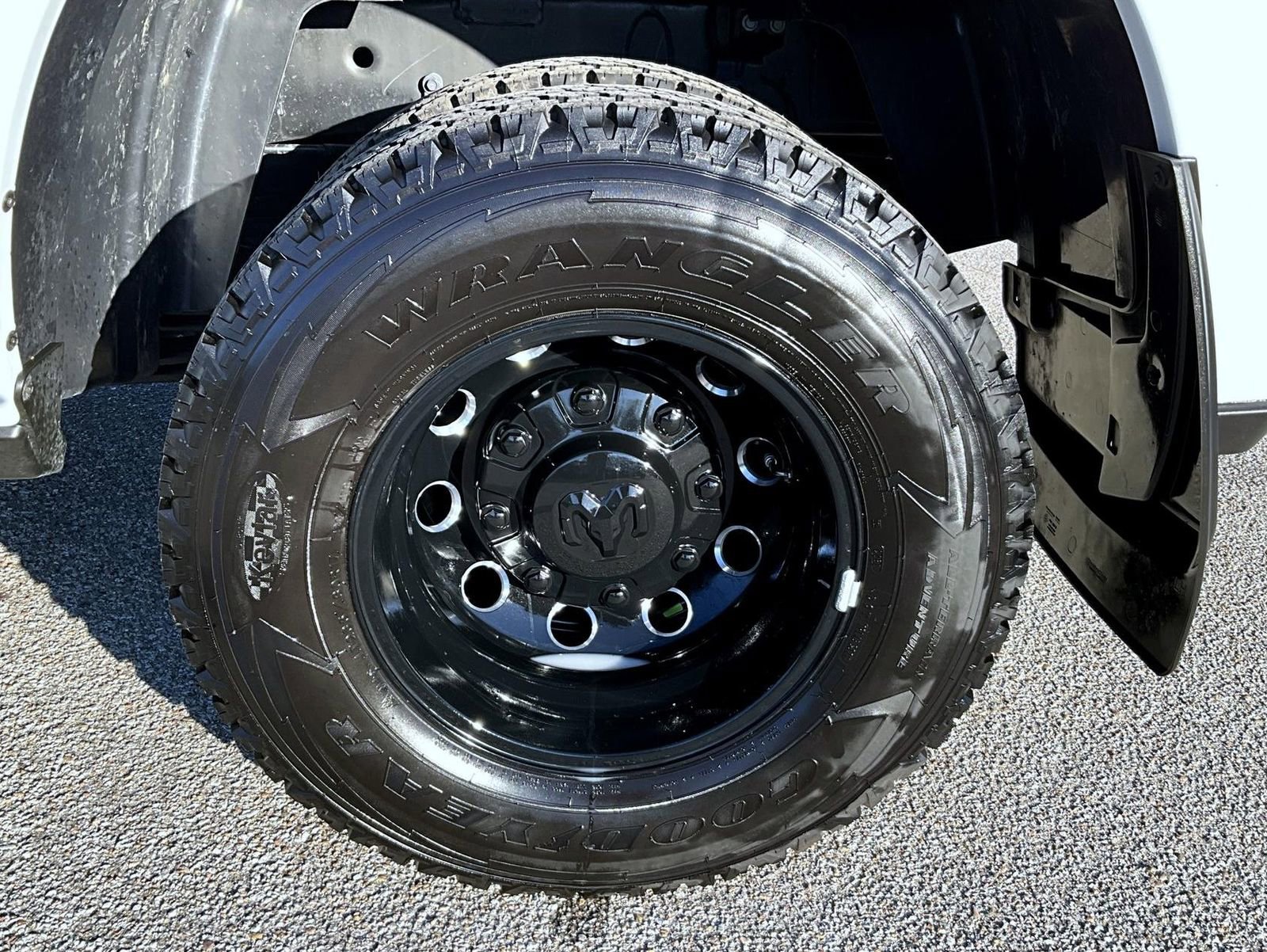 Used 2025 RAM 3500 Laramie AWD/4WD image 23