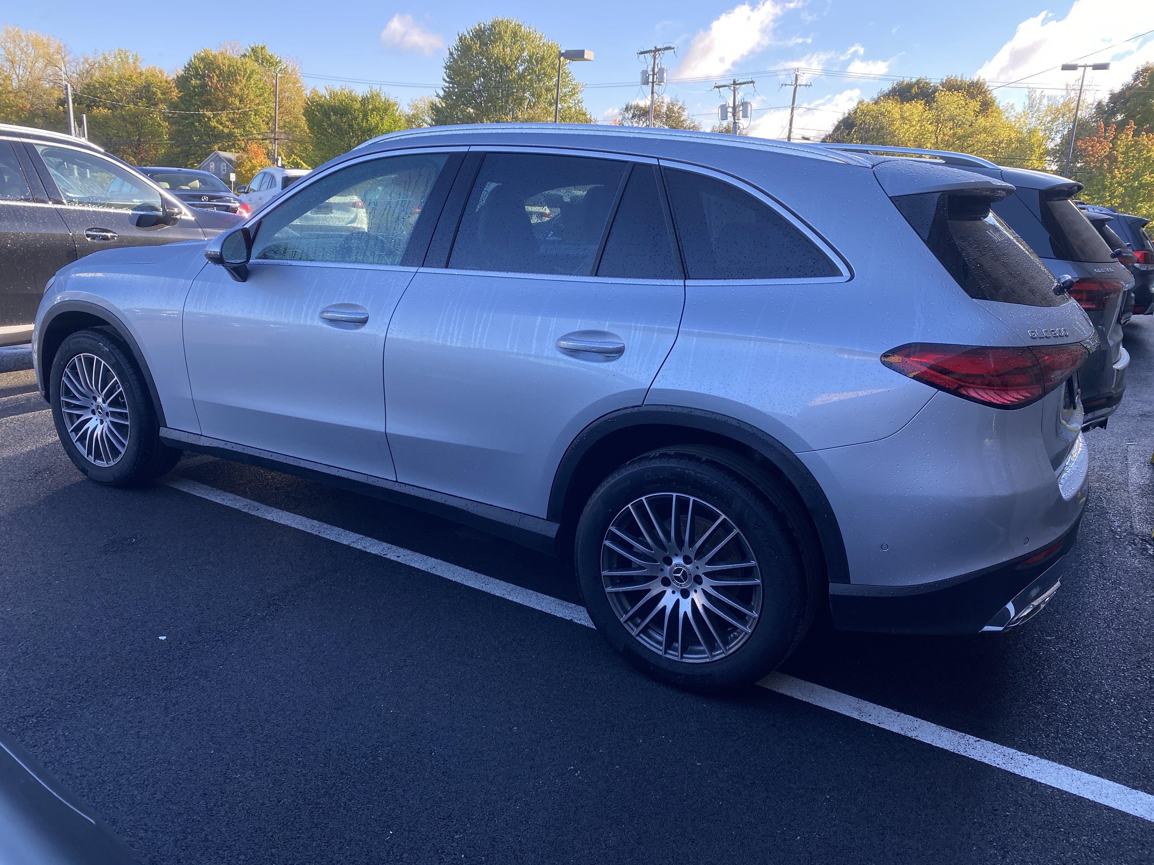Used 2025 Mercedes-Benz GLC 300 4MATIC image 4