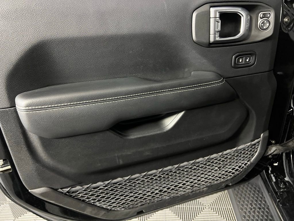 Used 2022 Jeep Wrangler Unlimited Sahara image 25