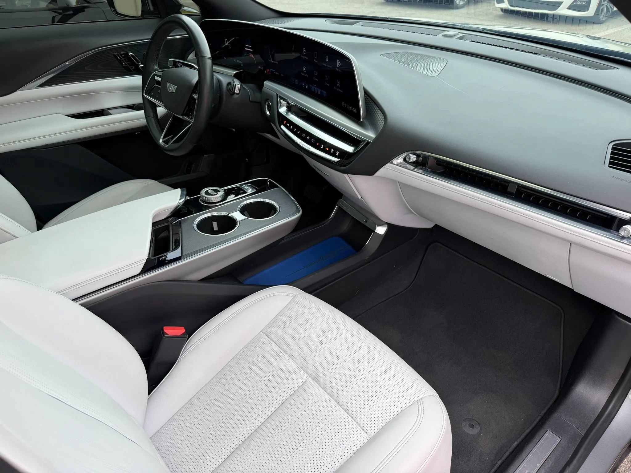 Used 2024 Cadillac Lyriq Luxury AWD/4WD image 20