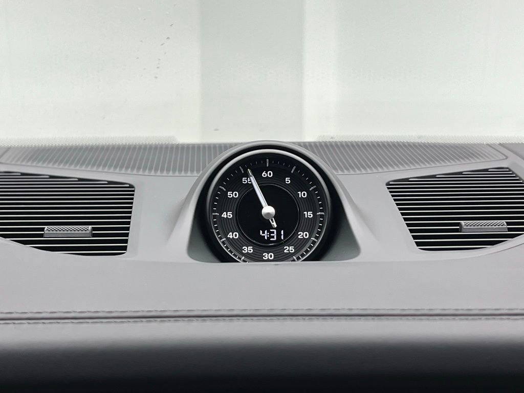 New 2025 Porsche Cayenne Coupe image 12