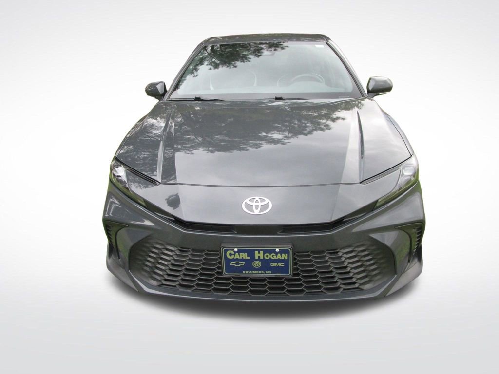 Used 2025 Toyota Camry SE image 4