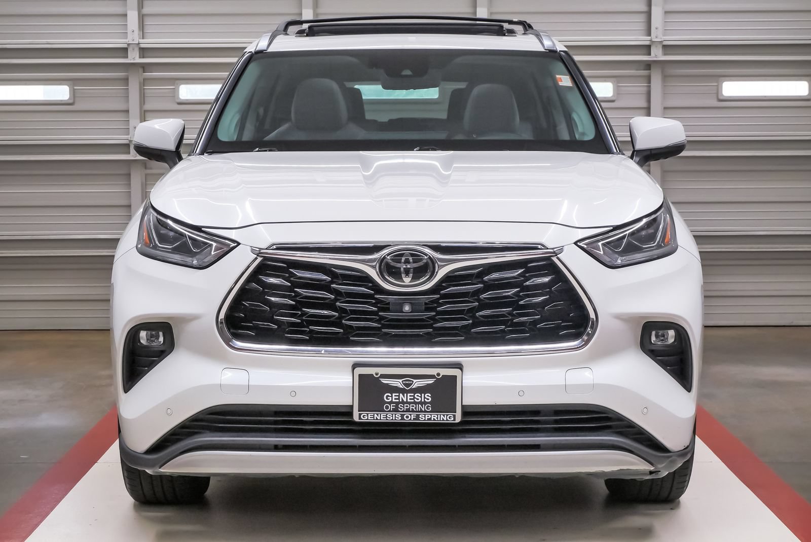 Used 2020 Toyota Highlander Platinum FWD image 4