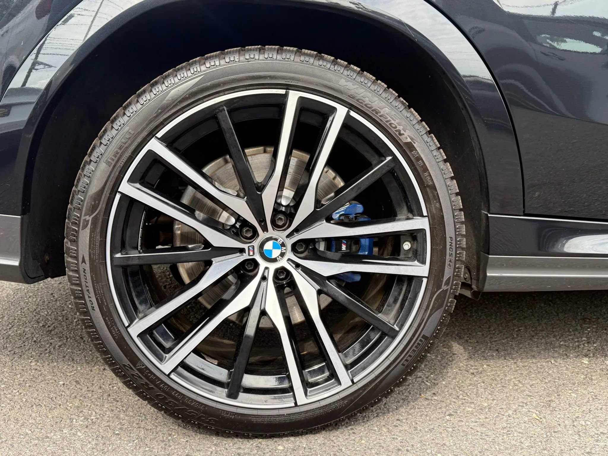 Used 2021 BMW X6 M50i w/ Executive Package image 21