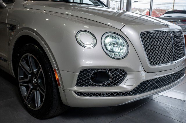 Used 2018 Bentley Bentayga image 11