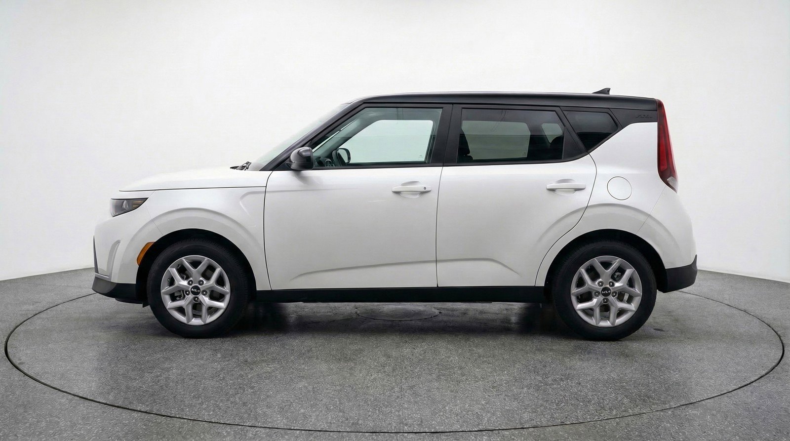Used 2025 Kia Soul LX w/ LX Technology Package FWD image 5