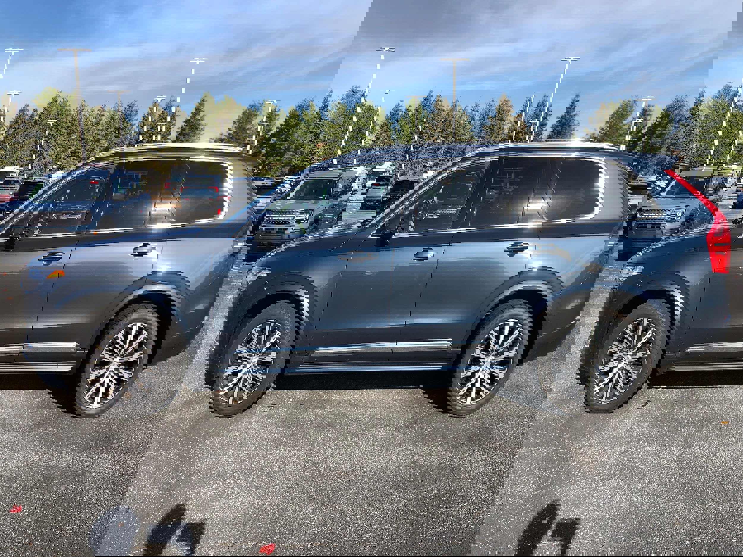 Used 2023 Volvo XC90 B6 Plus image 2