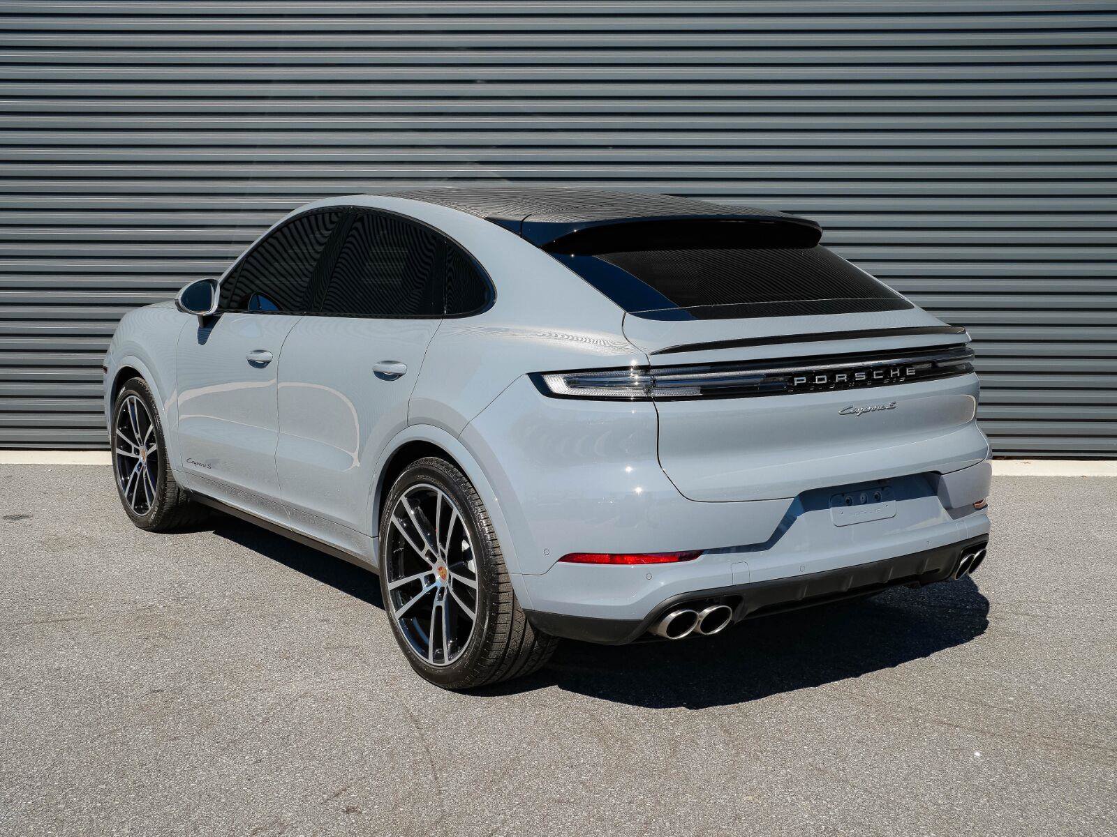 Used 2025 Porsche Cayenne S AWD/4WD image 3