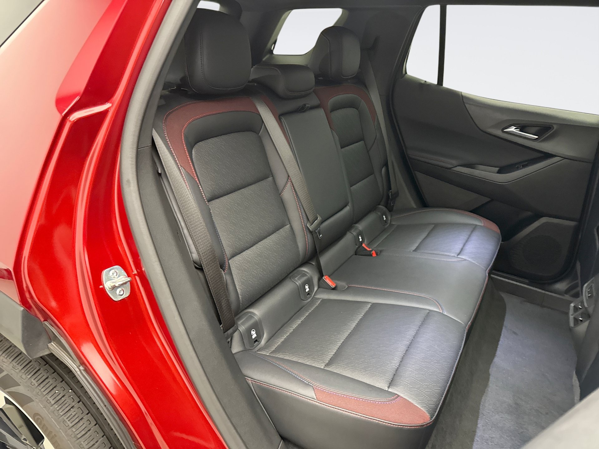 Used 2025 Chevrolet Equinox RS w/ Safety and Technology Package AWD/4WD image 19