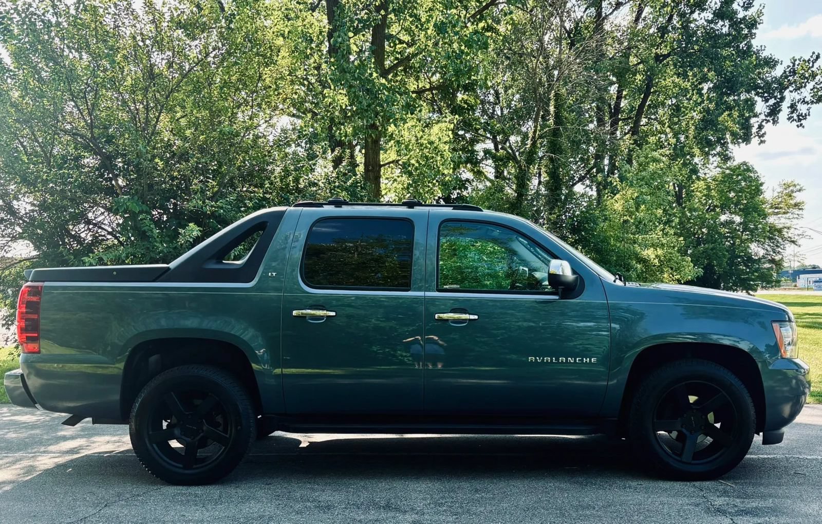 Used 2012 Chevrolet Avalanche LT w/ All-Star Edition AWD/4WD image 2