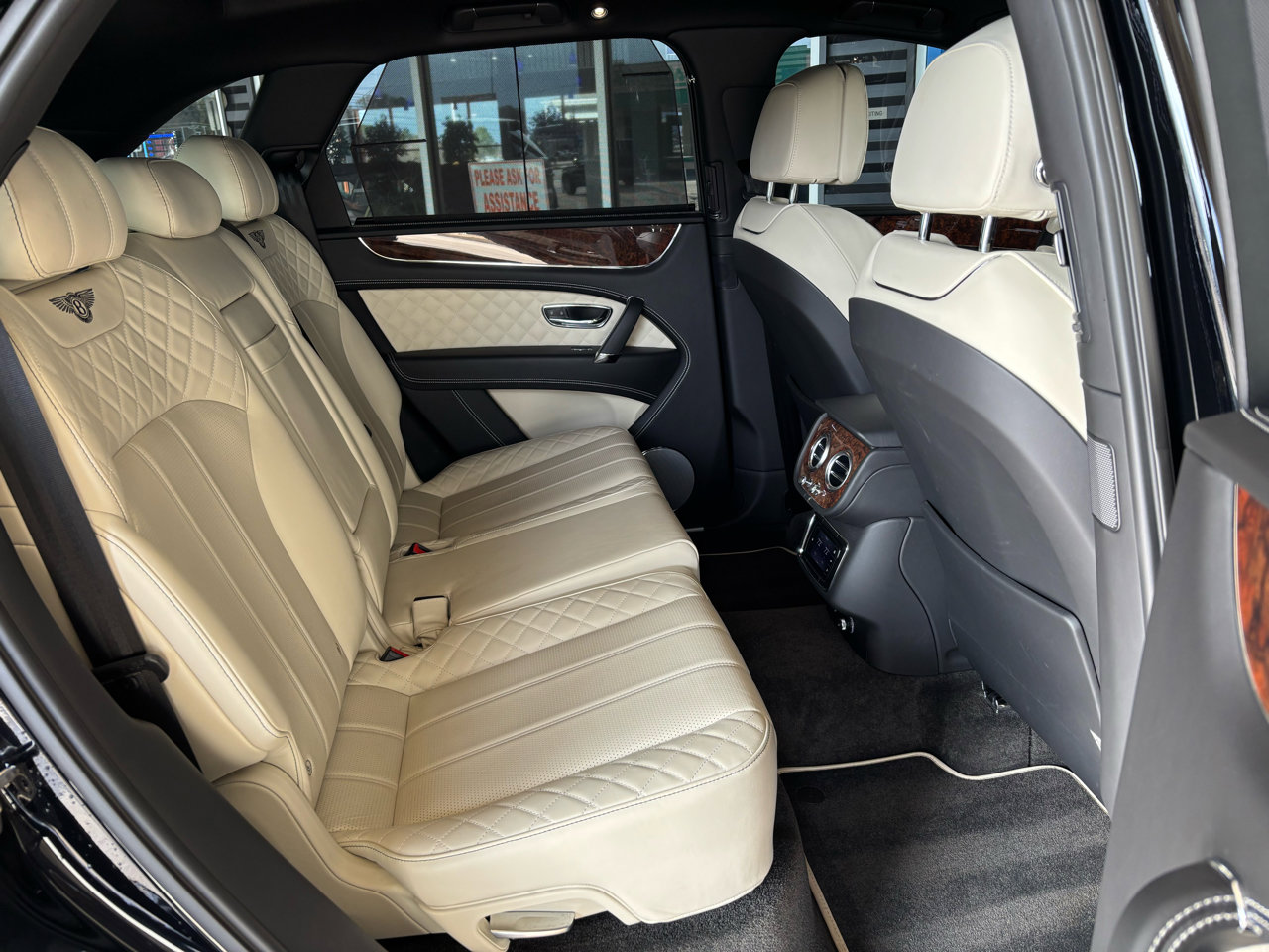 Used 2018 Bentley Bentayga Mulliner image 31