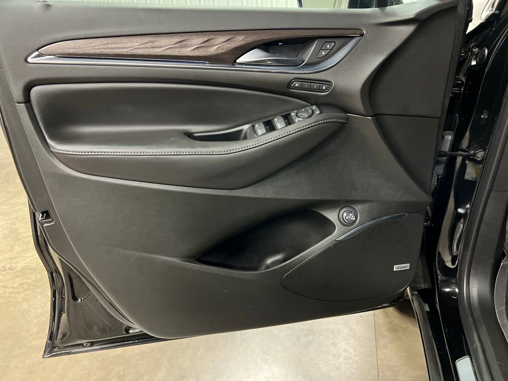 Used 2023 Buick Enclave Avenir w/ Avenir Technology Package AWD/4WD image 18