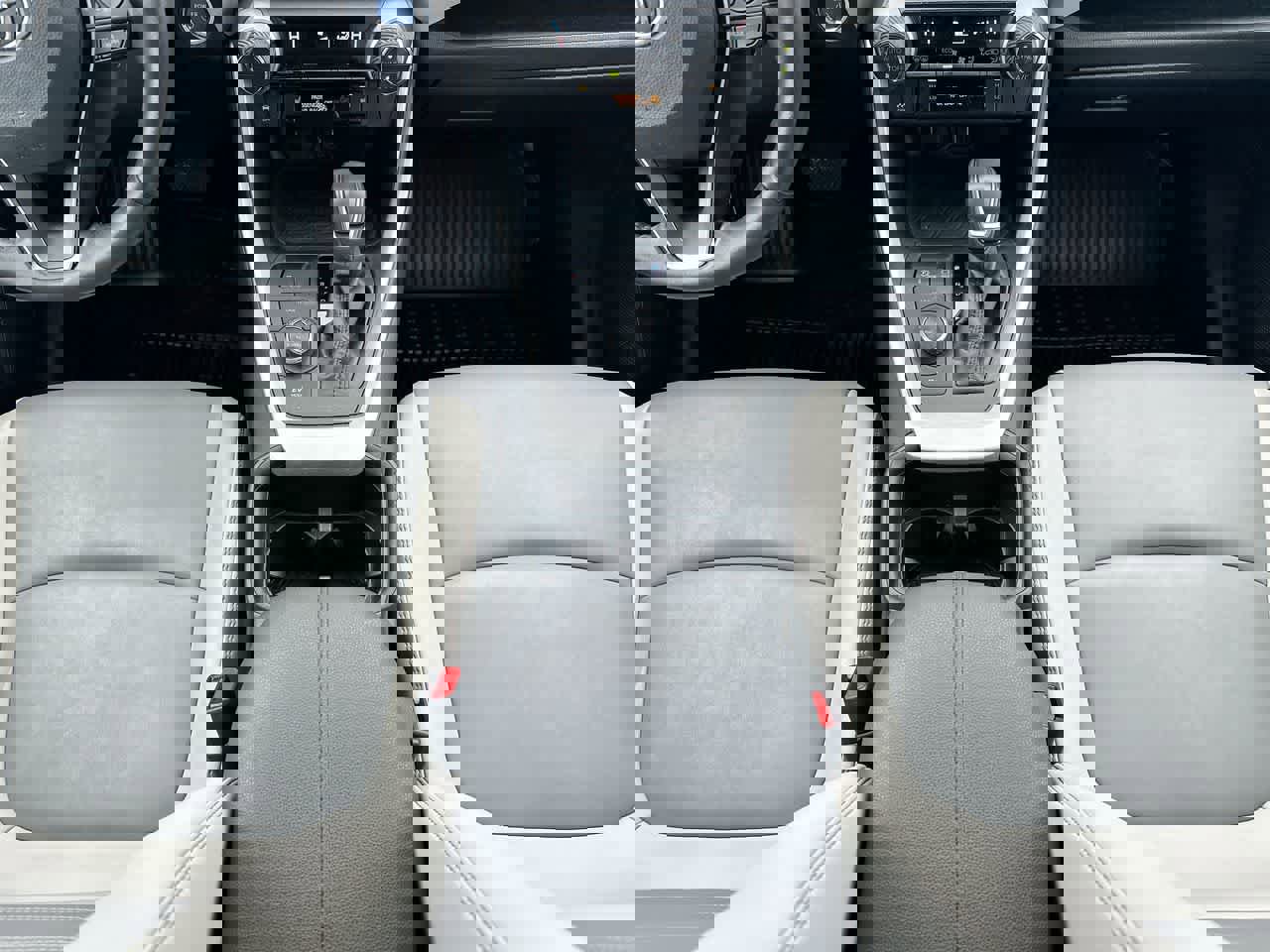 Used 2022 Toyota RAV4 XLE Premium image 31