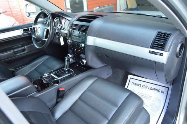 Used 2009 Volkswagen Touareg VR6 image 15