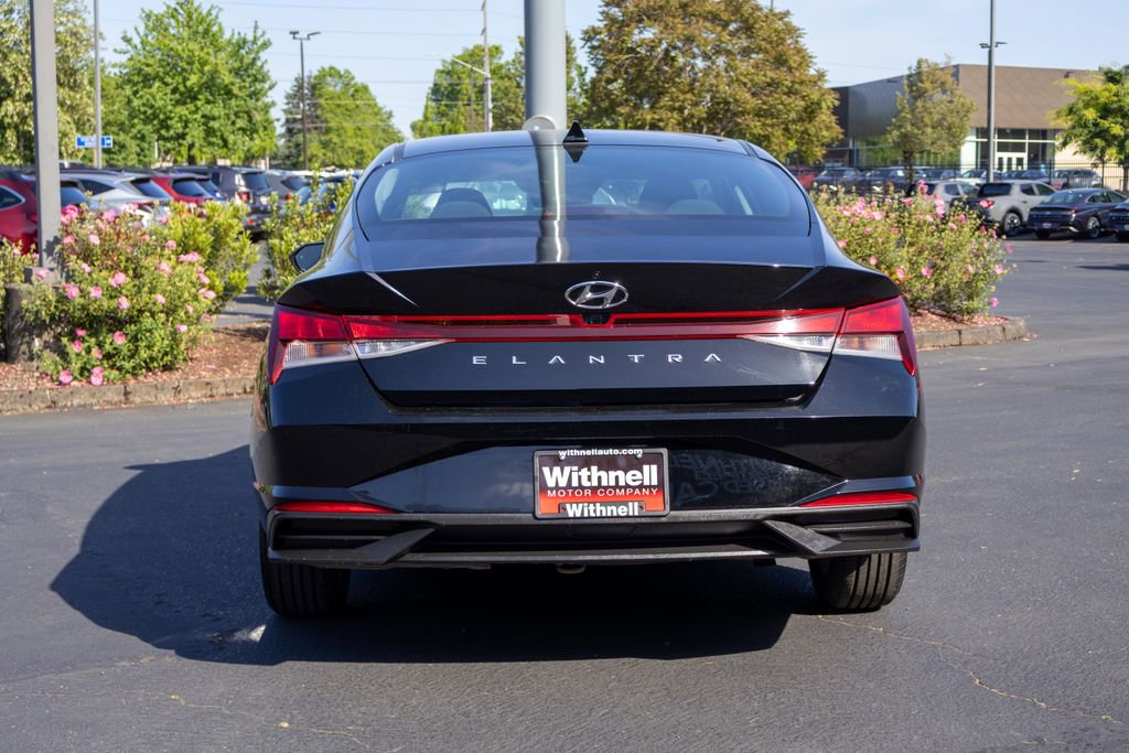 Certified 2023 Hyundai Elantra SEL w/ Preferred Accessory Package FWD image 8