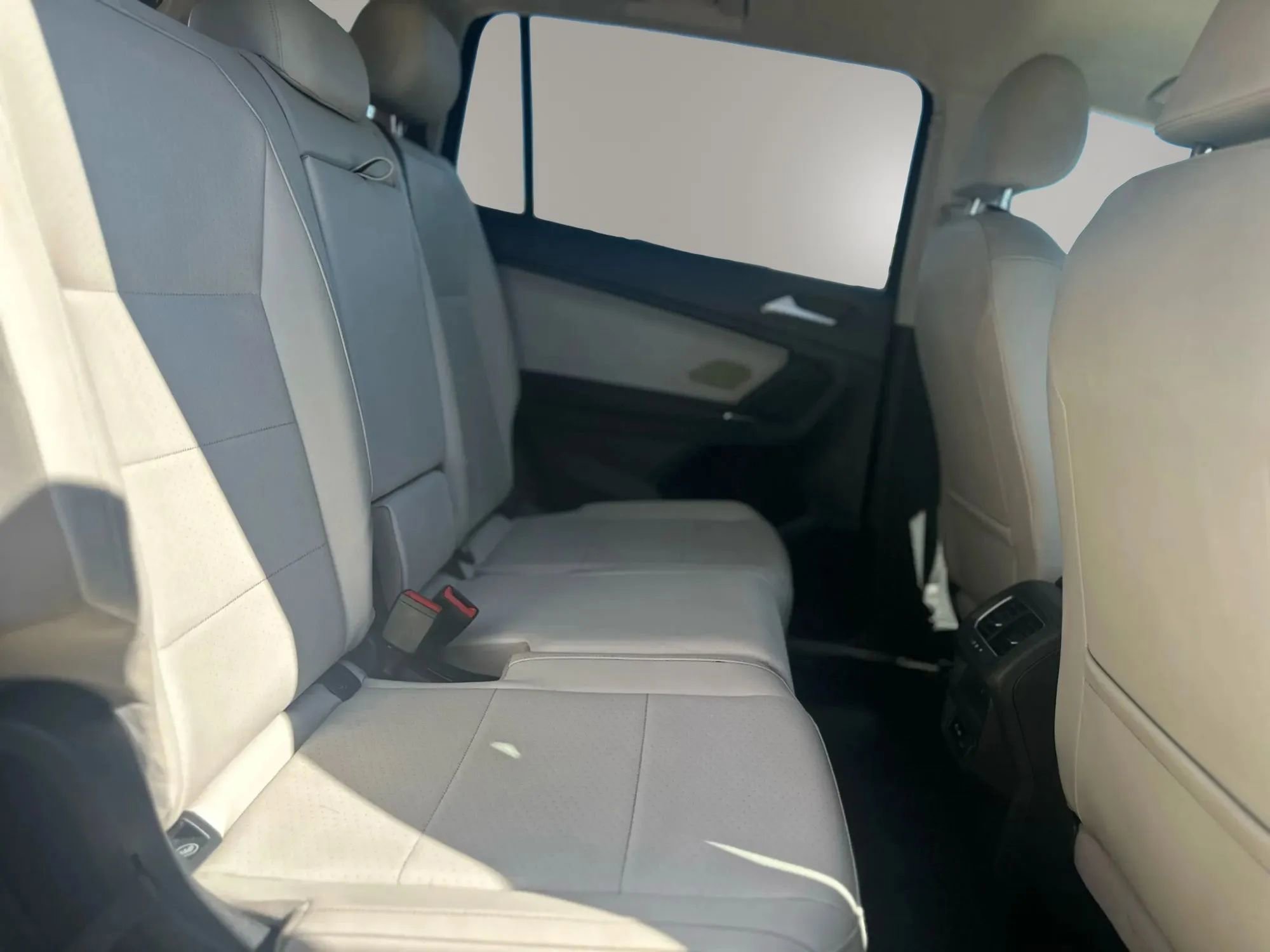 Used 2018 Volkswagen Tiguan SE image 12