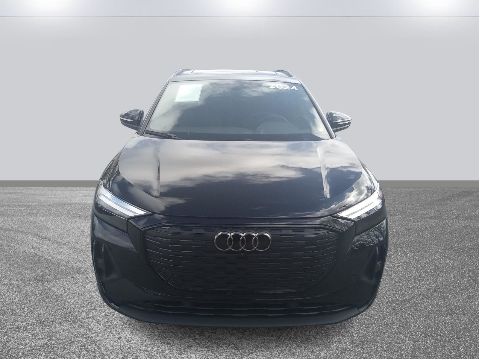 Used 2024 Audi Q4 e-tron Premium Plus w/ Premium Plus image 2