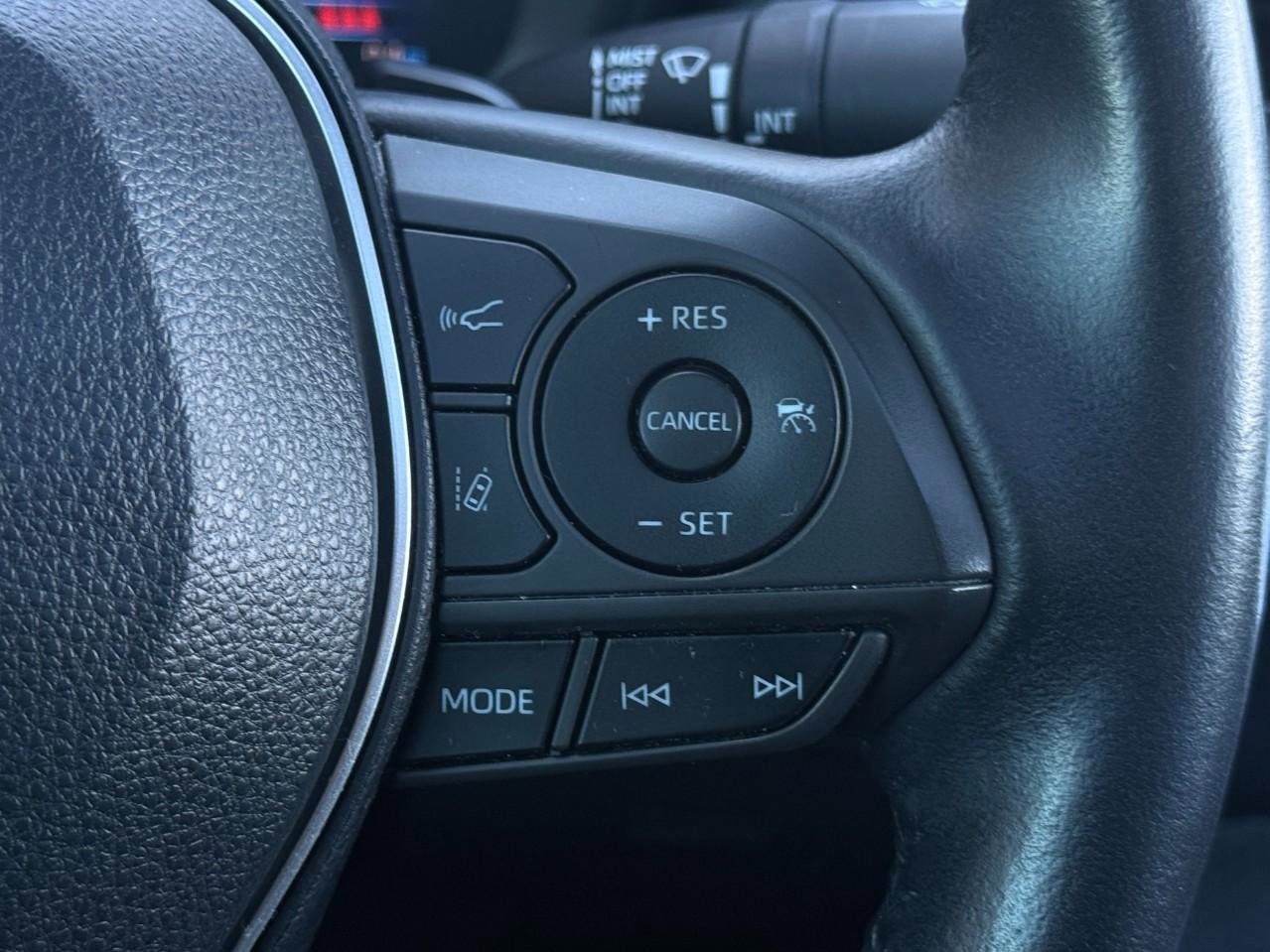 Used 2020 Toyota Corolla SE w/ SE Premium Package image 27