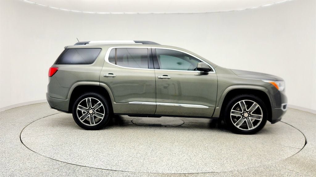 Used 2017 GMC Acadia Denali w/ Technology Package FWD image 4
