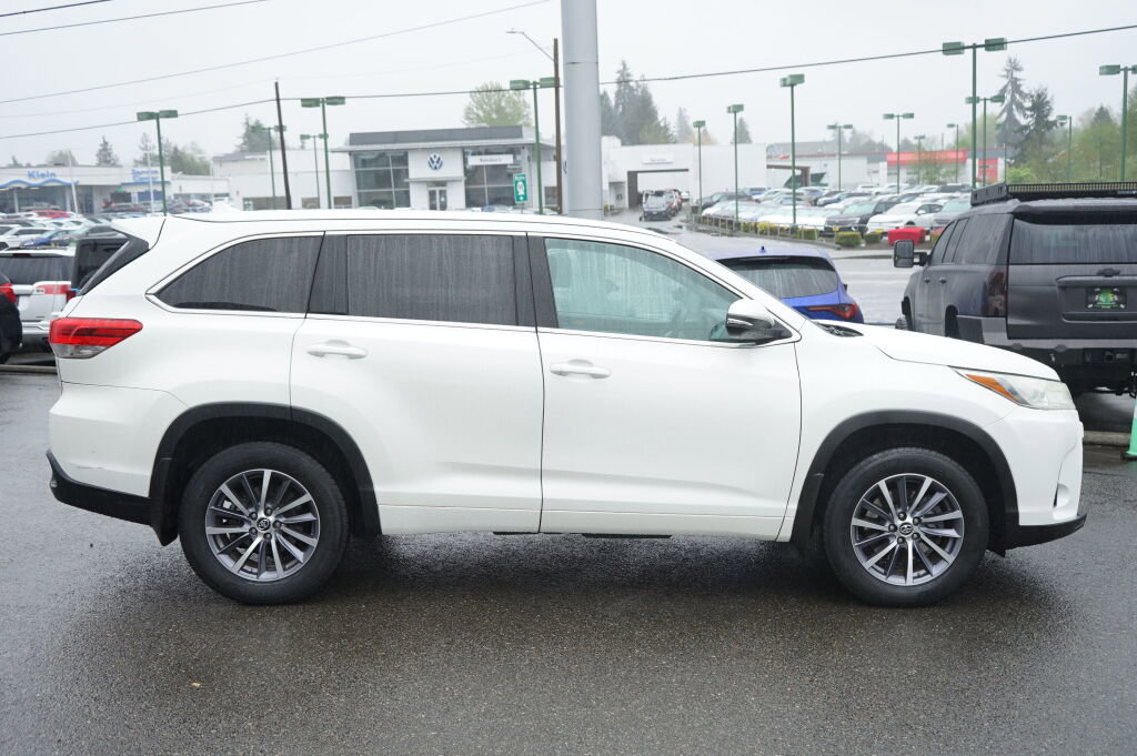 Used 2017 Toyota Highlander XLE image 6