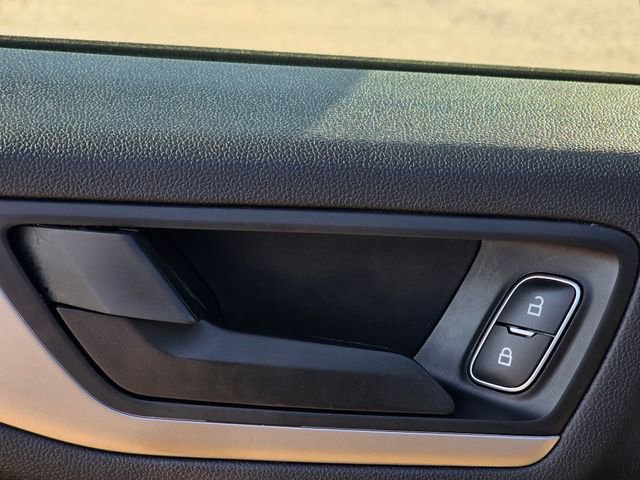 Used 2022 Ford Escape SE w/ SE Sport Appearance Package image 6