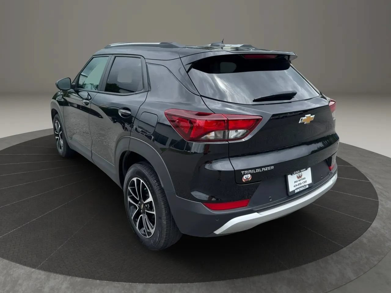 Used 2025 Chevrolet TrailBlazer LT w/ LT Cold Weather Package FWD image 4
