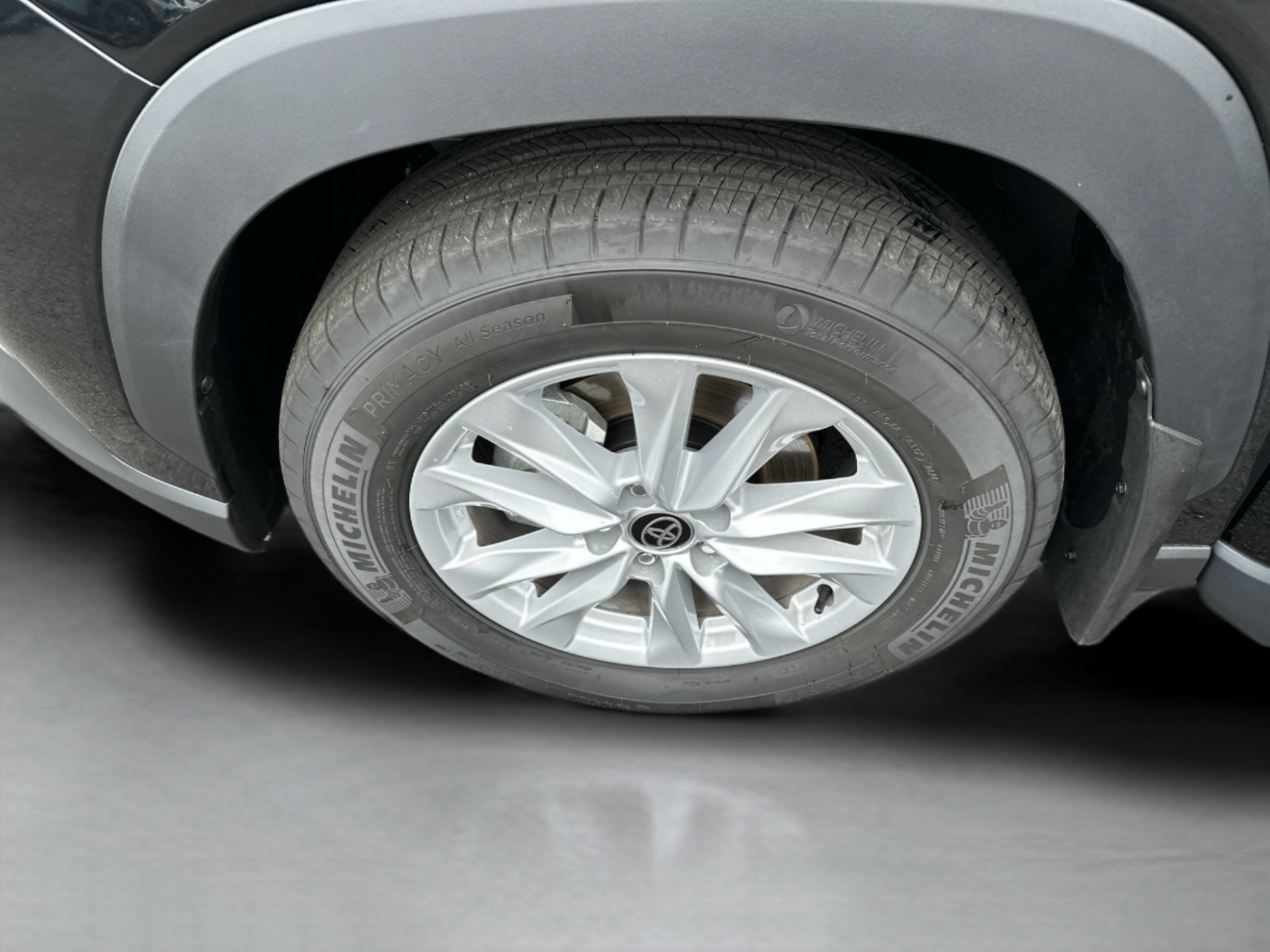 Used 2026 Toyota Corolla Cross LE FWD image 28