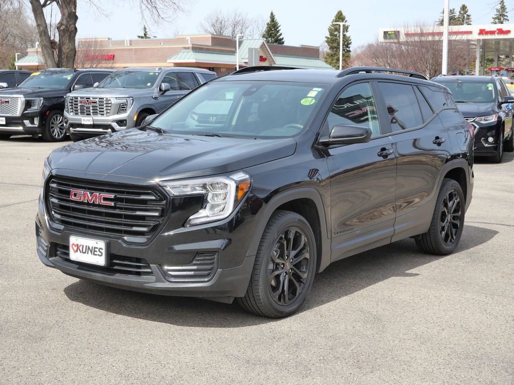 Used 2022 GMC Terrain SLE w/ Driver Convenience Package AWD/4WD image 4