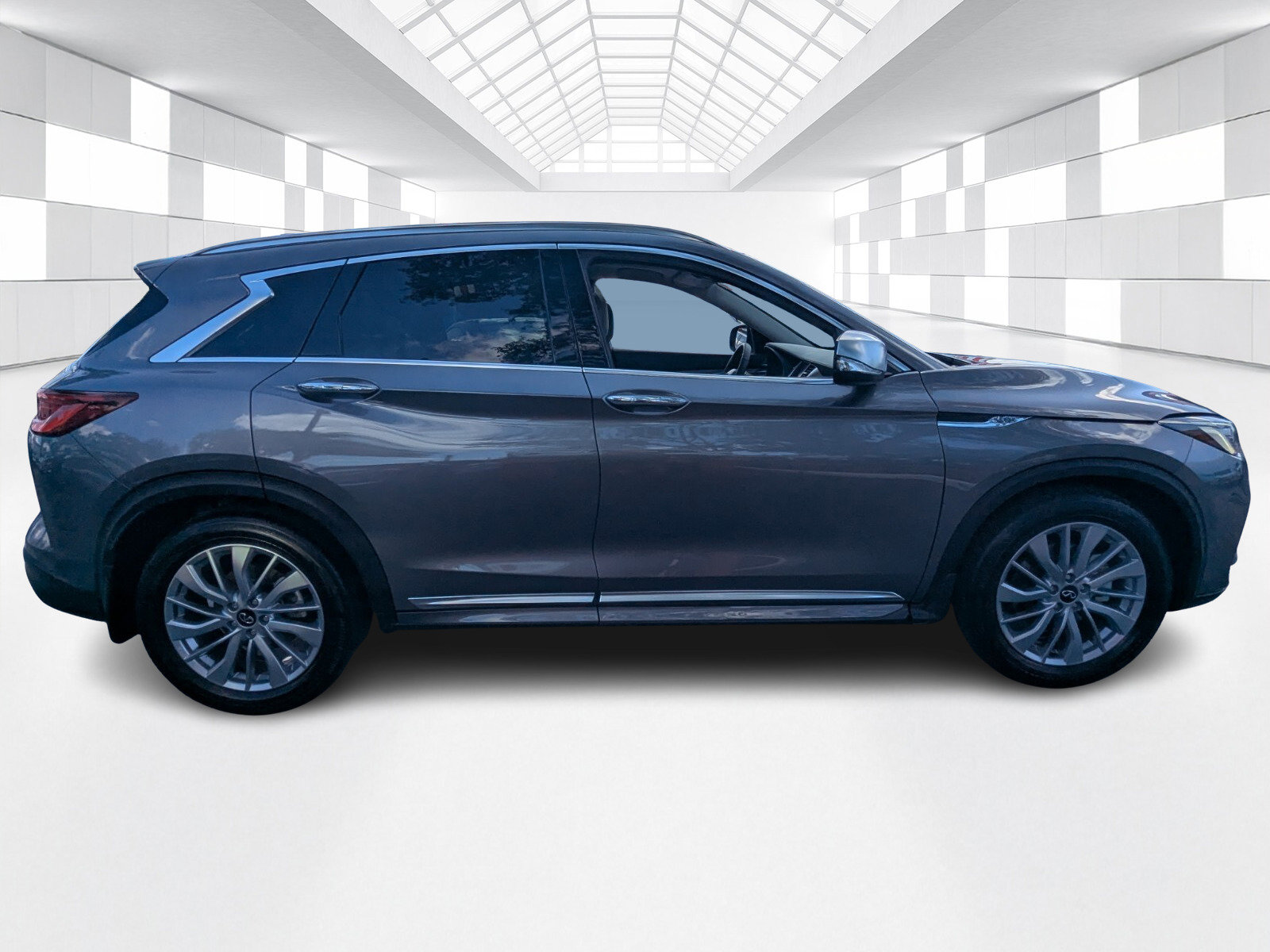 Used 2023 INFINITI QX50 Luxe w/ Accent Package FWD image 8