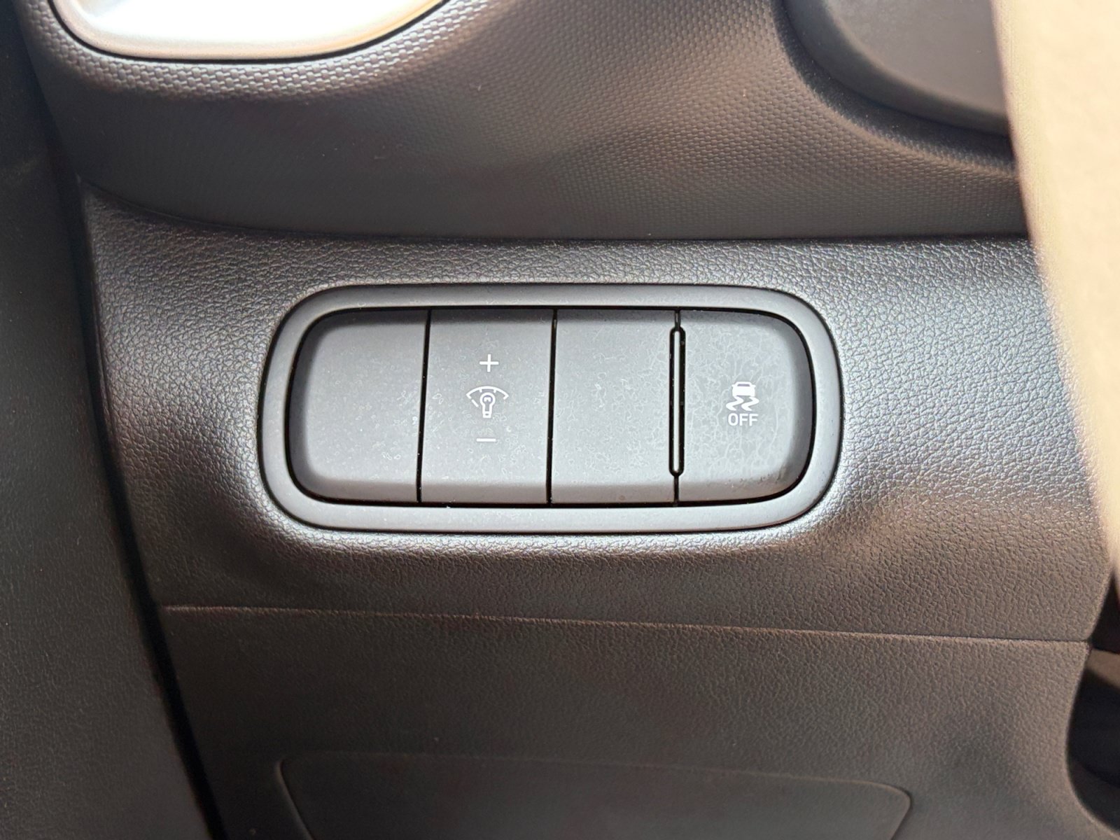 Certified 2025 Hyundai Venue SE FWD image 12