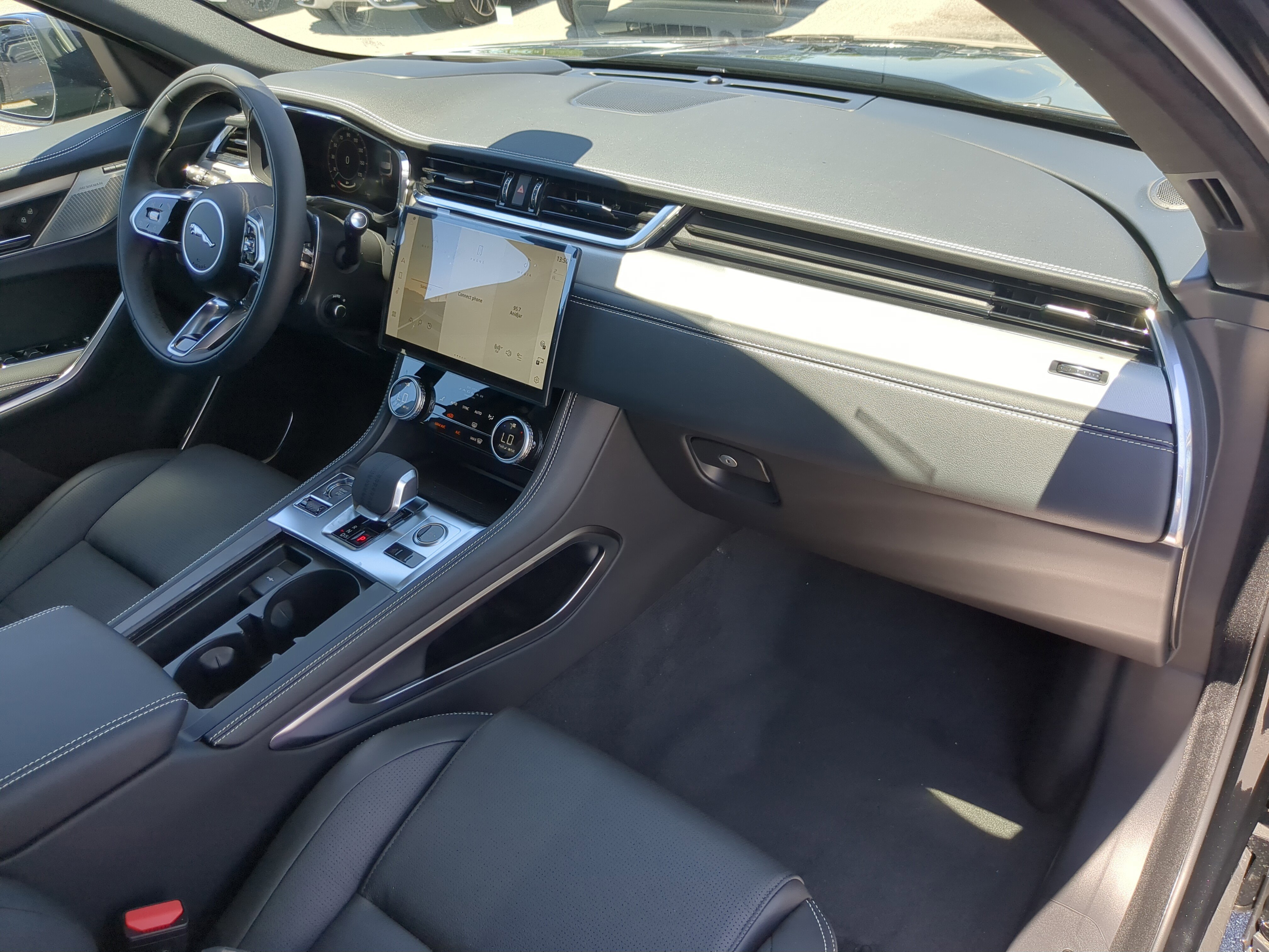 New 2026 Jaguar F-PACE R-Dynamic S image 10