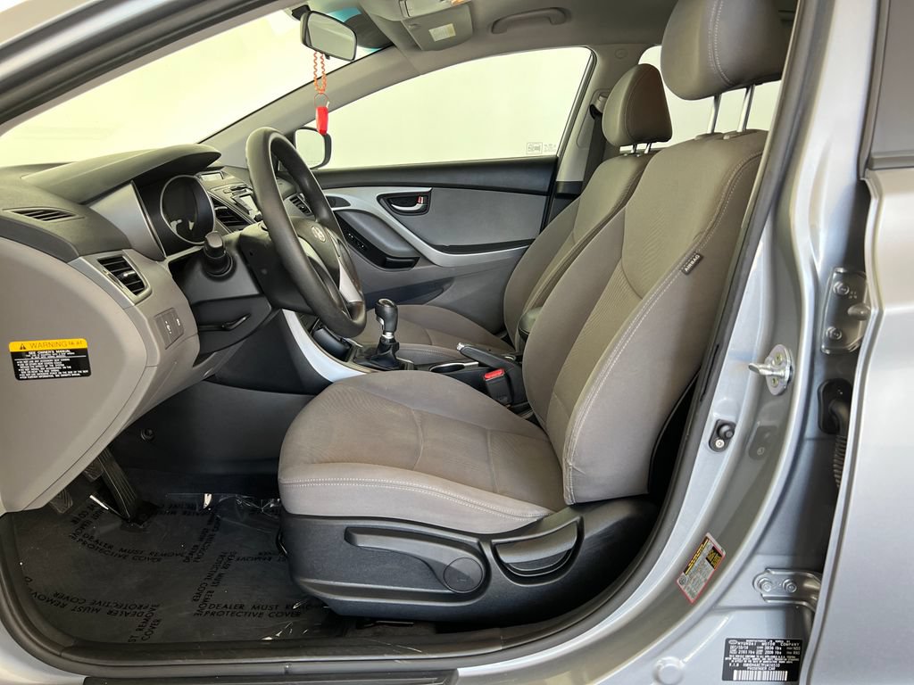Used 2015 Hyundai Elantra SE FWD image 11
