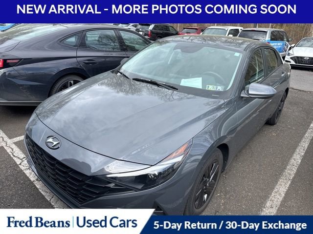 Used 2023 Hyundai Elantra SEL image 2