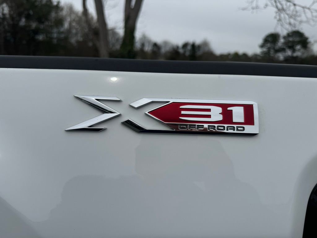 Used 2022 GMC Sierra 2500 SLE w/ SLE Value Package; image 4