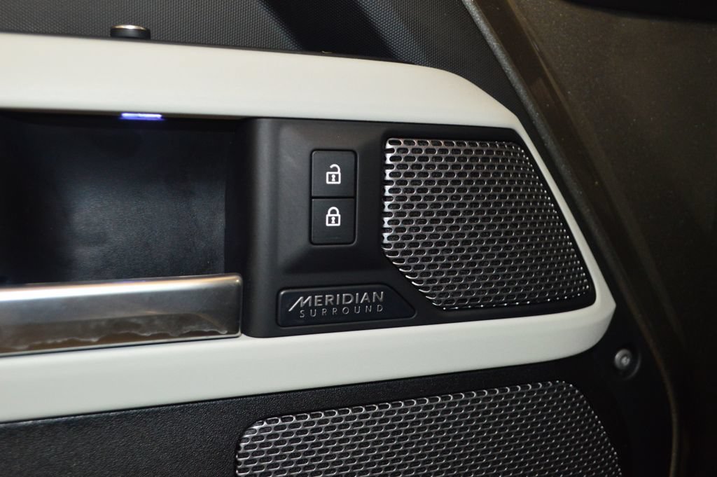 Used 2022 Land Rover Defender 110 XS Edition AWD/4WD image 19