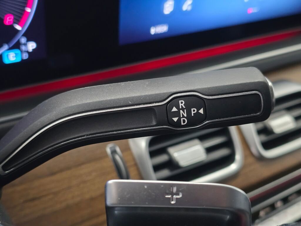 Used 2025 Mercedes-Benz GLE 350 4MATIC w/ Driver Assistance Package image 17