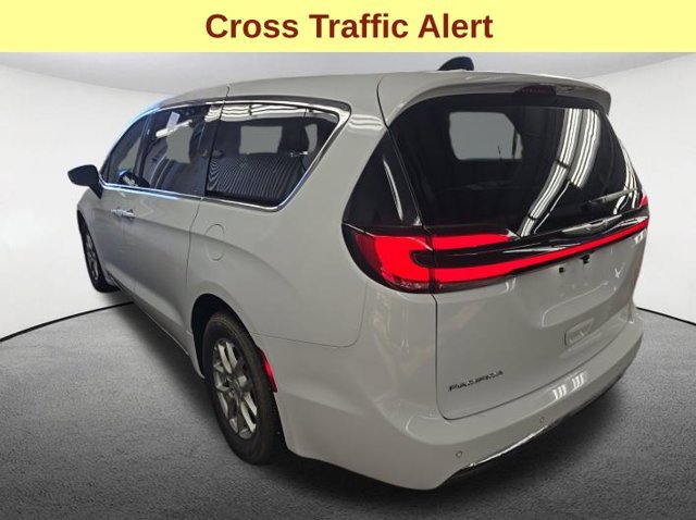 Used 2026 Chrysler Pacifica Select FWD image 10