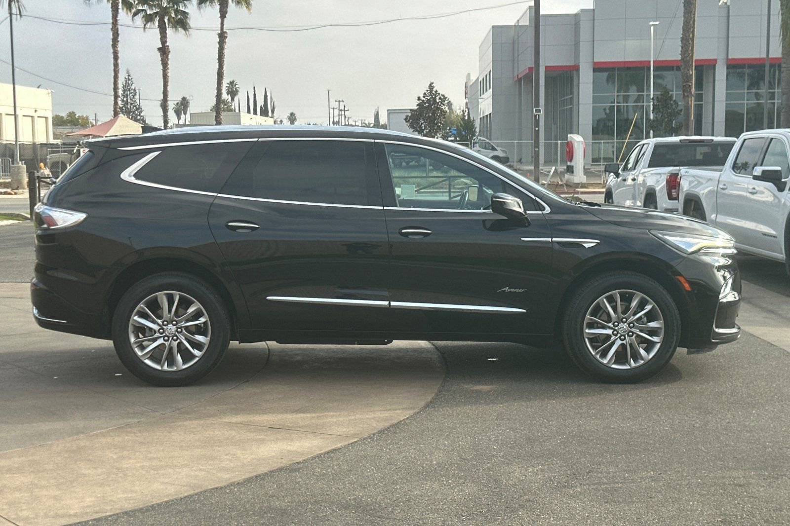 Certified 2023 Buick Enclave Avenir image 3