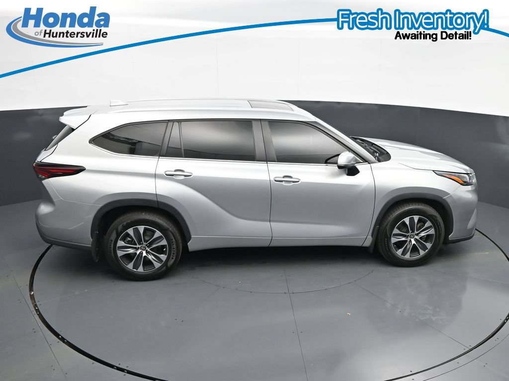 Used 2024 Toyota Highlander XLE FWD image 30